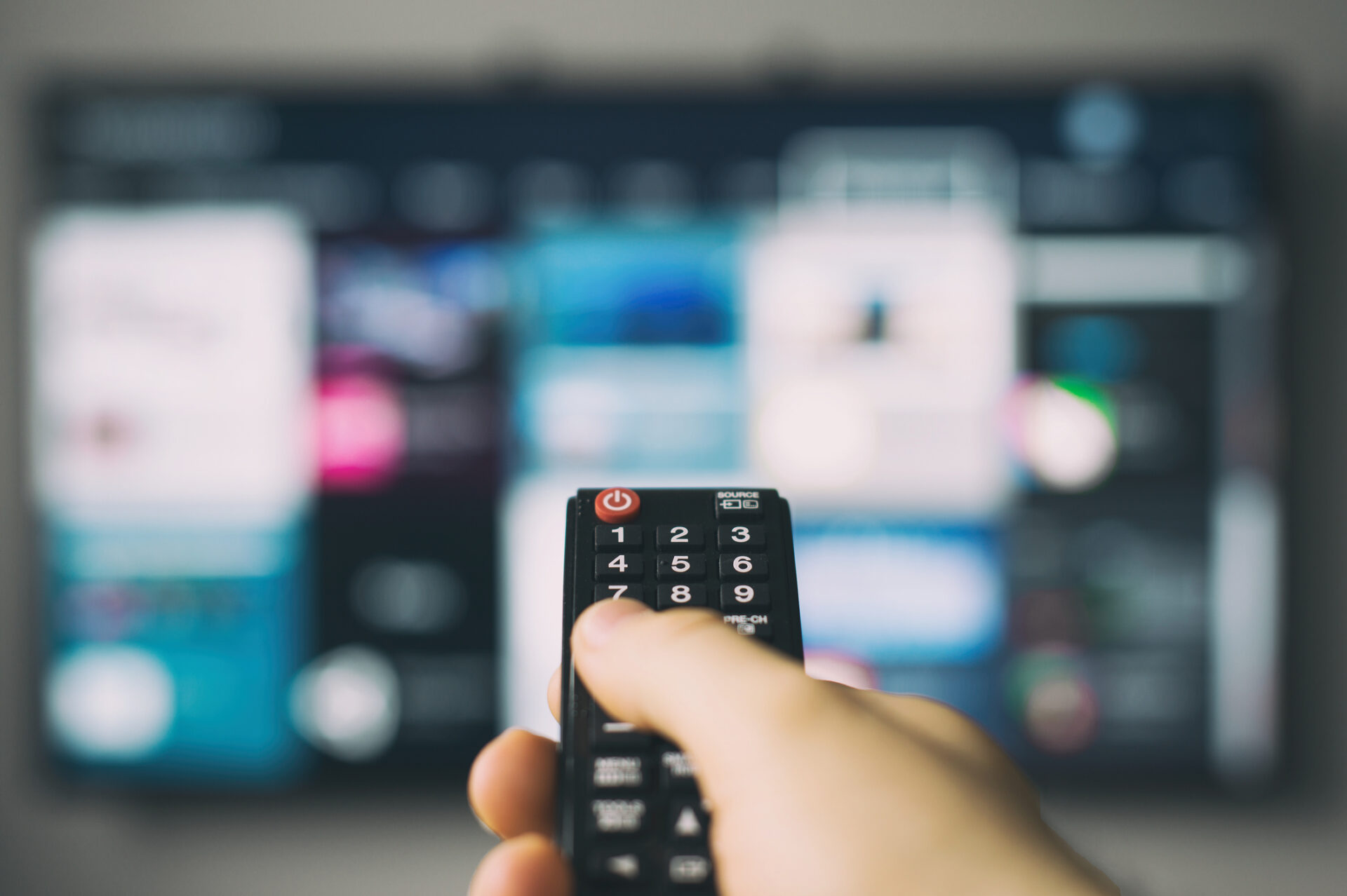 SLEDOVANOST TV V LISTOPADU: ČT SE TĚSNĚ VRÁTILA DO ČELA, NEJVÍC SI POLEPŠILA NOVA