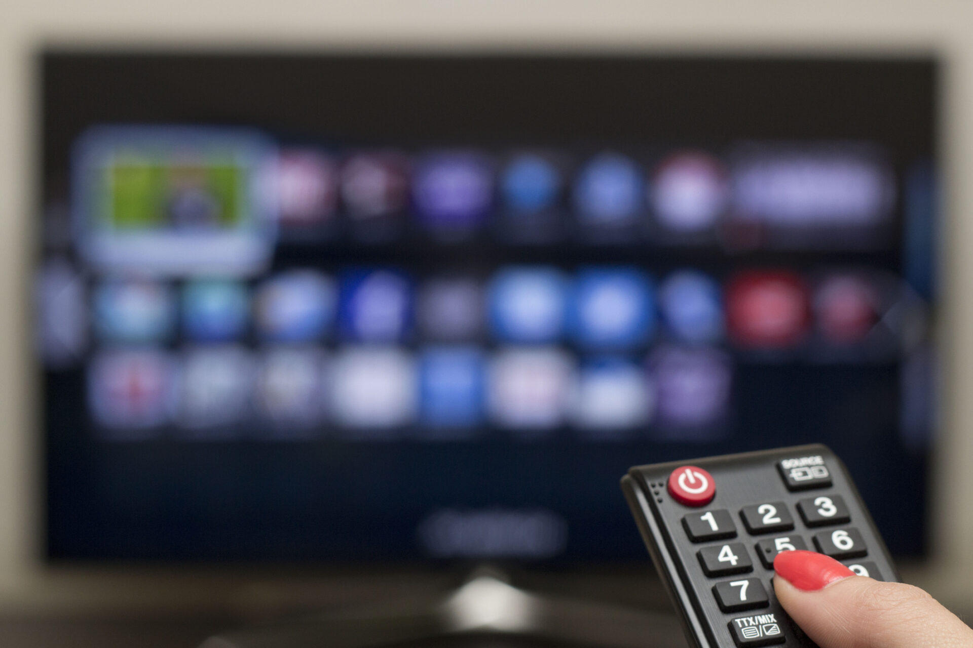 SLEDUJTE FILMY A SERIÁLY ONLINE LEGÁLNĚ A ZDARMA: ALTERNATIVY K STREAMOVACÍM SLUŽBÁM!