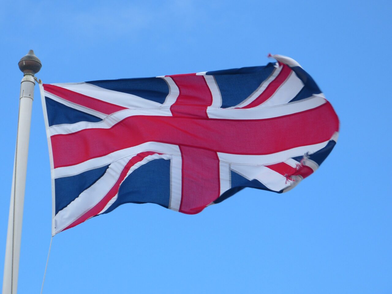 BOJ PROTI TELEVIZNÍMU PIRÁTSTVÍ BY MĚL BÝT V BRITÁNII JEDNODUŠŠÍ